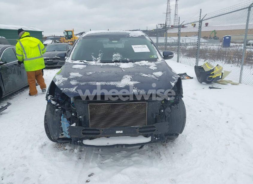 Photo 13 of 2016 Kia Sorento 2.4L LX (VIN 5XYPGDA35GG016029)