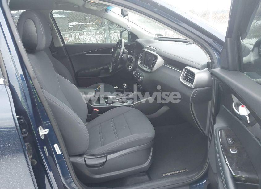 Photo 5 of 2016 Kia Sorento 2.4L LX (VIN 5XYPGDA35GG016029)