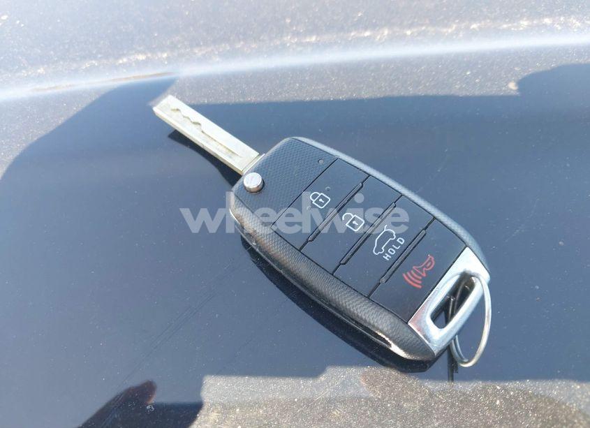 Photo 11 of 2016 Kia Sorento 2.4L LX (VIN 5XYPGDA35GG055431)