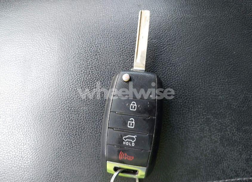 Photo 11 of 2016 Kia Sorento 2.4L LX (VIN 5XYPGDA35GG061424)