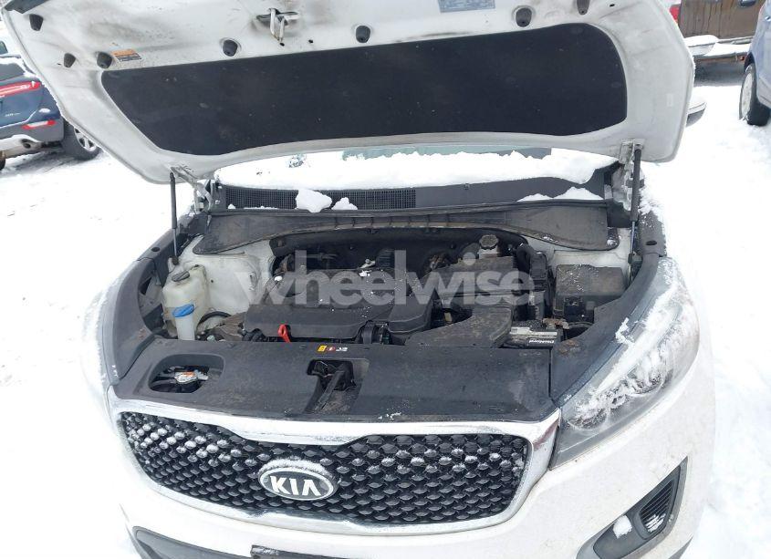 Photo 10 of 2016 Kia Sorento 2.4L LX (VIN 5XYPGDA35GG070558)