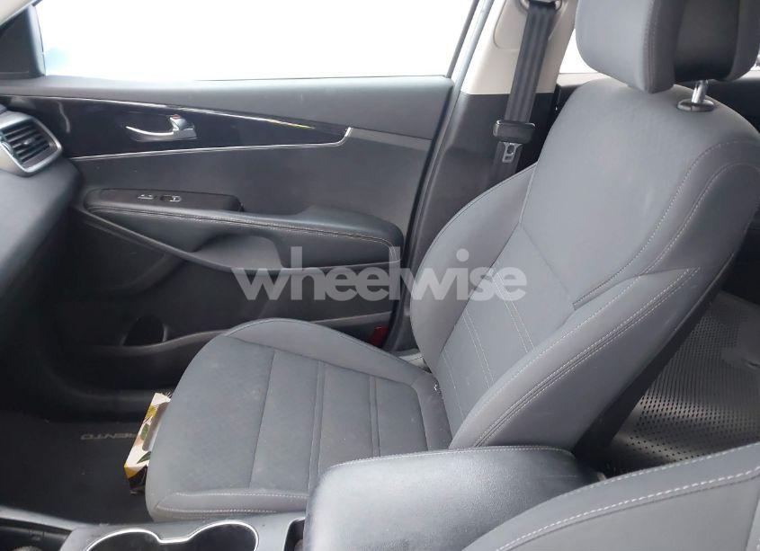 Photo 5 of 2016 Kia Sorento 2.4L LX (VIN 5XYPGDA35GG070558)