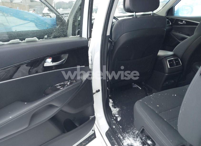 Photo 8 of 2016 Kia Sorento 2.4L LX (VIN 5XYPGDA35GG070558)