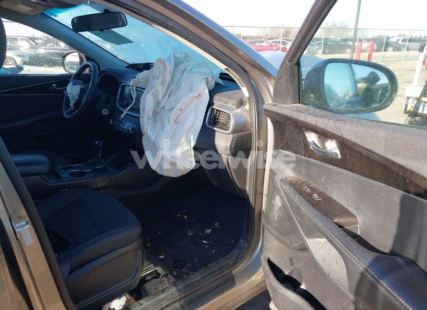 Photo 5 of 2016 Kia Sorento 2.4L LX (VIN 5XYPGDA35GG086050)