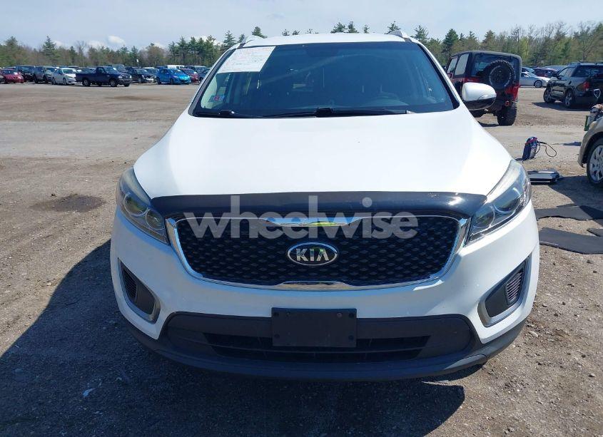 Photo 13 of 2016 Kia Sorento 2.4L LX (VIN 5XYPGDA35GG105972)