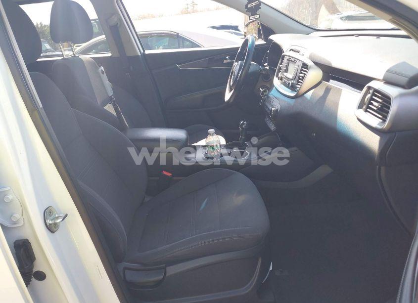 Photo 5 of 2016 Kia Sorento 2.4L LX (VIN 5XYPGDA35GG105972)