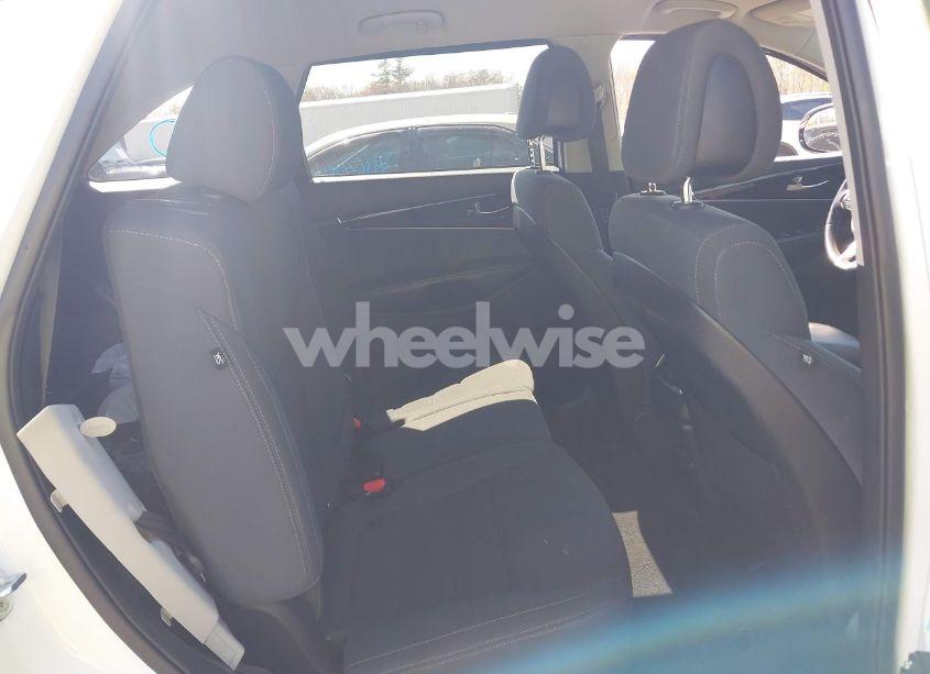 Photo 8 of 2016 Kia Sorento 2.4L LX (VIN 5XYPGDA35GG105972)