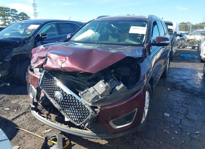 Photo 2 of 2017 Kia Sorento 2.4L LX (VIN 5XYPGDA35HG236207)