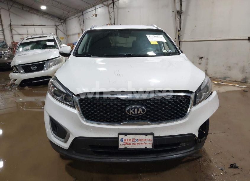 Photo 12 of 2017 Kia Sorento 2.4L LX (VIN 5XYPGDA35HG243965)