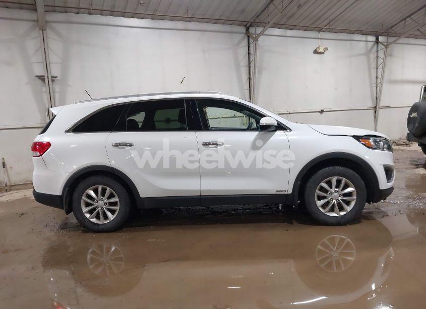 Photo 13 of 2017 Kia Sorento 2.4L LX (VIN 5XYPGDA35HG243965)