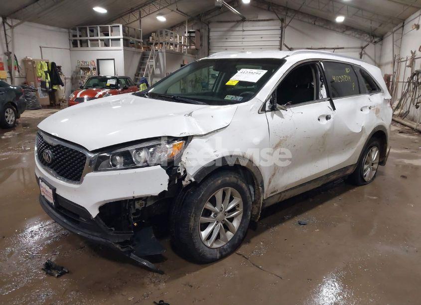 Photo 2 of 2017 Kia Sorento 2.4L LX (VIN 5XYPGDA35HG243965)