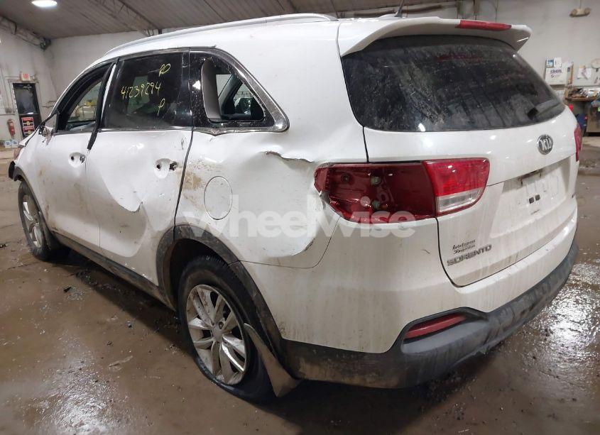 Photo 3 of 2017 Kia Sorento 2.4L LX (VIN 5XYPGDA35HG243965)