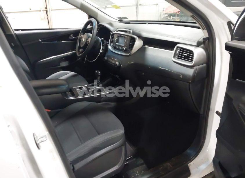 Photo 5 of 2017 Kia Sorento 2.4L LX (VIN 5XYPGDA35HG243965)