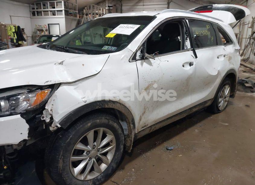 Photo 6 of 2017 Kia Sorento 2.4L LX (VIN 5XYPGDA35HG243965)