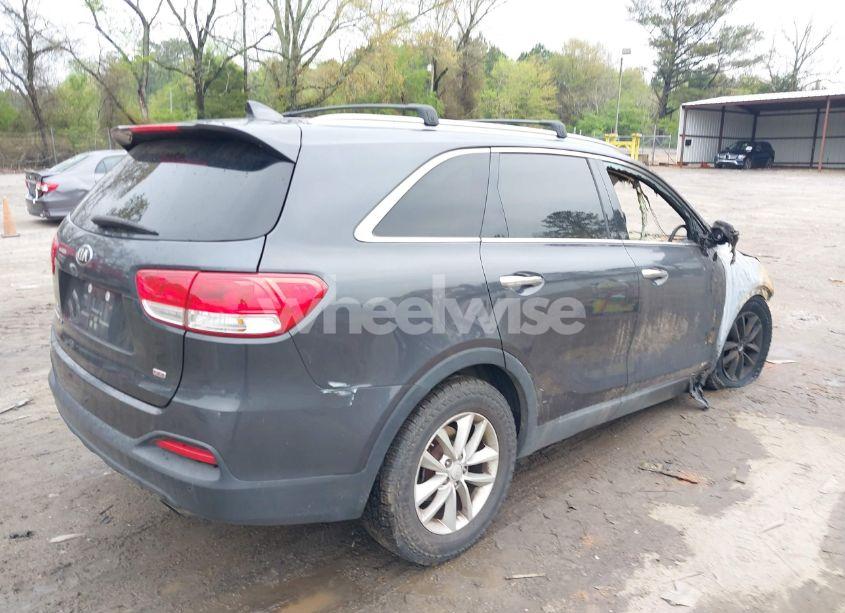 Photo 4 of 2018 Kia Sorento 2.4L LX (VIN 5XYPGDA35JG341271)