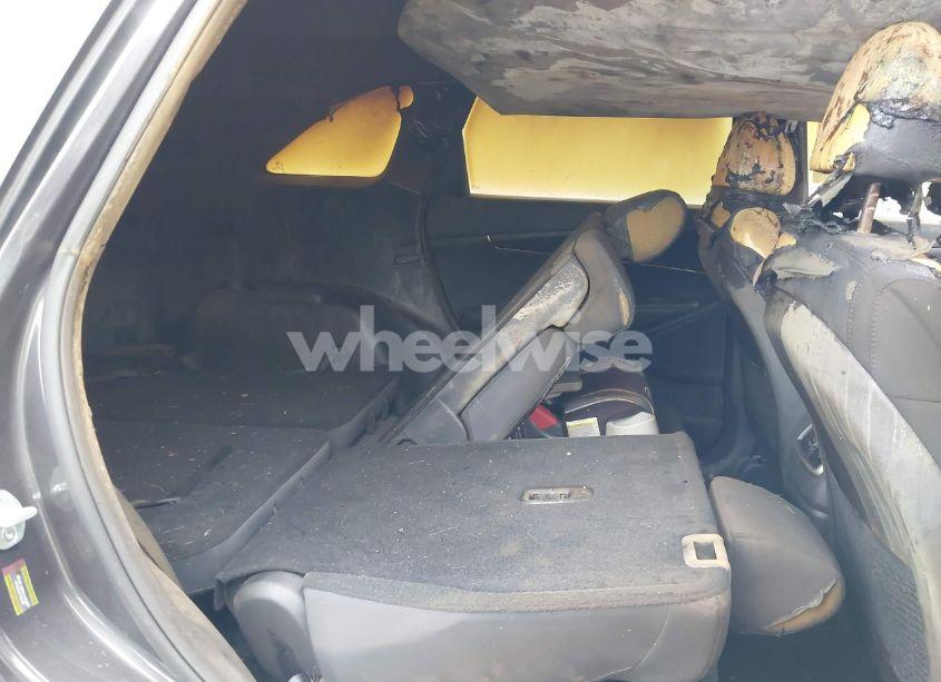 Photo 8 of 2018 Kia Sorento 2.4L LX (VIN 5XYPGDA35JG341271)