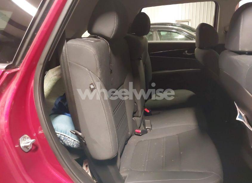 Photo 8 of 2018 Kia Sorento 2.4L LX (VIN 5XYPGDA35JG369717)