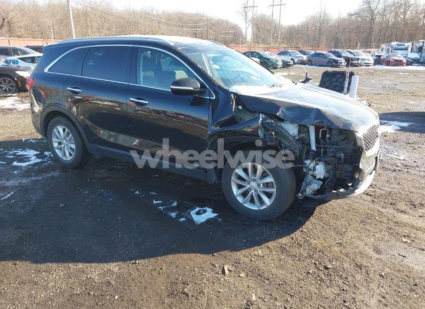2018 Kia Sorento 2.4L LX (VIN 5XYPGDA35JG404725) main photo