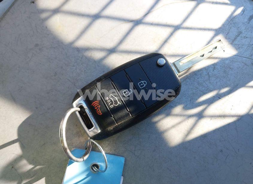 Photo 11 of 2018 Kia Sorento 2.4L LX (VIN 5XYPGDA35JG404725)