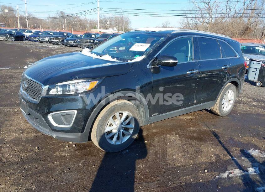 Photo 2 of 2018 Kia Sorento 2.4L LX (VIN 5XYPGDA35JG404725)