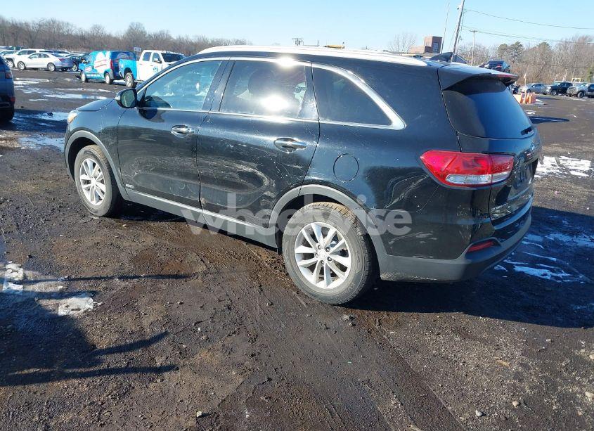 Photo 3 of 2018 Kia Sorento 2.4L LX (VIN 5XYPGDA35JG404725)