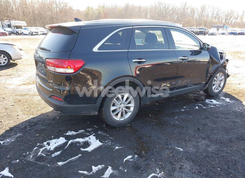 Photo 4 of 2018 Kia Sorento 2.4L LX (VIN 5XYPGDA35JG404725)