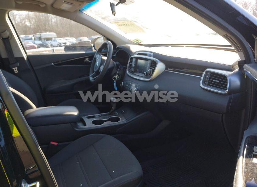 Photo 5 of 2018 Kia Sorento 2.4L LX (VIN 5XYPGDA35JG404725)