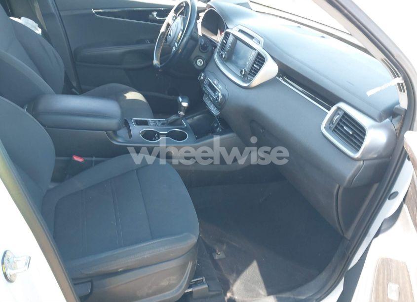 Photo 5 of 2019 Kia Sorento 2.4L LX (VIN 5XYPGDA35KG437676)
