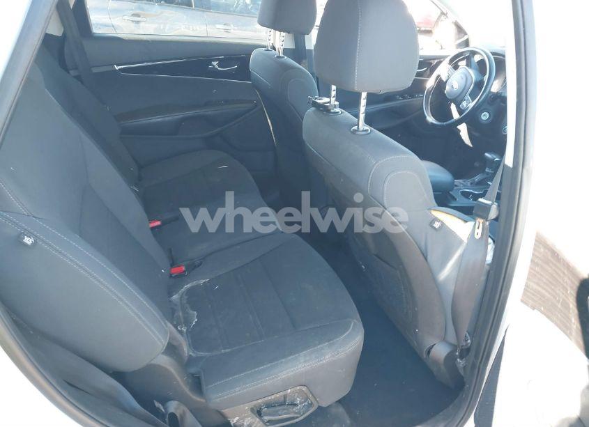 Photo 8 of 2019 Kia Sorento 2.4L LX (VIN 5XYPGDA35KG437676)