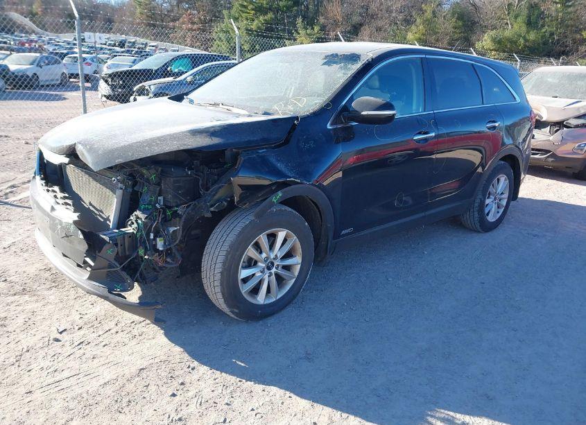 Photo 2 of 2019 Kia Sorento 2.4L LX (VIN 5XYPGDA35KG574651)