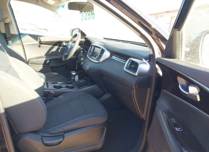 Photo 5 of 2019 Kia Sorento 2.4L LX (VIN 5XYPGDA35KG574651)
