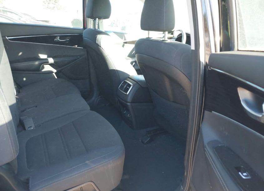 Photo 8 of 2019 Kia Sorento 2.4L LX (VIN 5XYPGDA35KG574651)