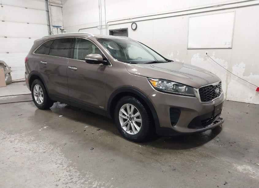 2019 Kia Sorento 2.4L LX (VIN 5XYPGDA35KG596343) main photo