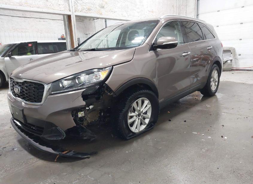 Photo 2 of 2019 Kia Sorento 2.4L LX (VIN 5XYPGDA35KG596343)