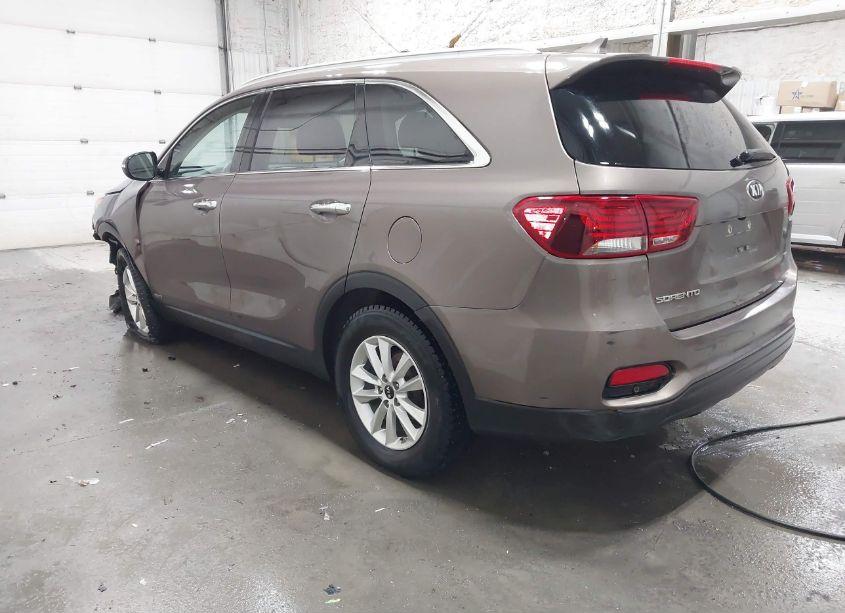 Photo 3 of 2019 Kia Sorento 2.4L LX (VIN 5XYPGDA35KG596343)