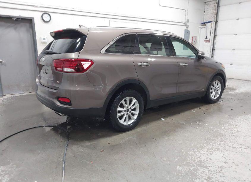 Photo 4 of 2019 Kia Sorento 2.4L LX (VIN 5XYPGDA35KG596343)