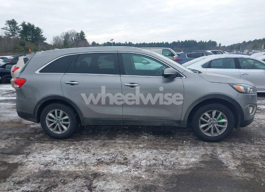 Photo 13 of 2016 Kia Sorento 2.4L LX (VIN 5XYPGDA36GG038315)