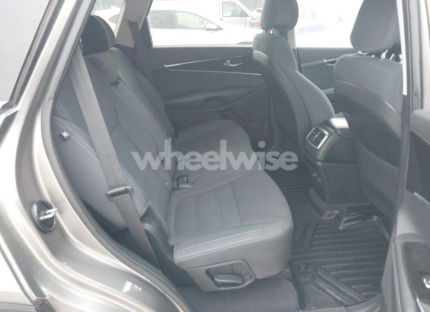 Photo 8 of 2016 Kia Sorento 2.4L LX (VIN 5XYPGDA36GG038315)