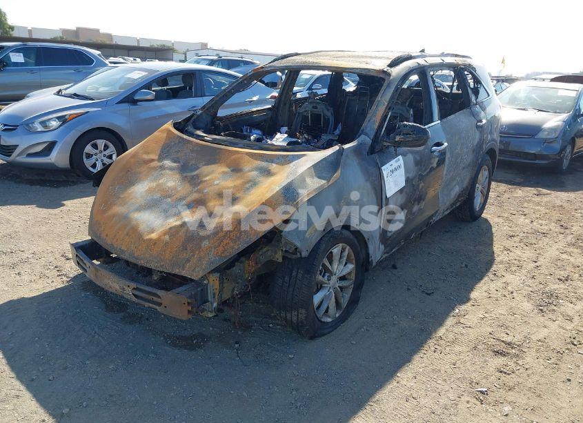 Photo 2 of 2016 Kia Sorento LX/L (VIN 5XYPGDA36GG048696)