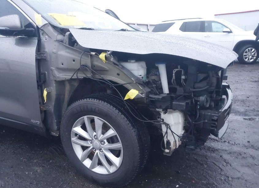 Photo 18 of 2016 Kia Sorento 2.4L LX (VIN 5XYPGDA36GG050853)