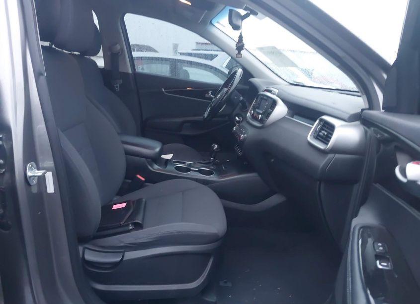 Photo 5 of 2016 Kia Sorento 2.4L LX (VIN 5XYPGDA36GG050853)