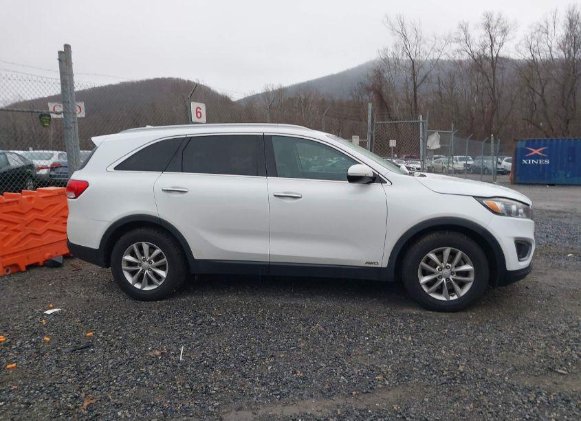 Photo 13 of 2016 Kia Sorento 2.4L LX (VIN 5XYPGDA36GG092617)