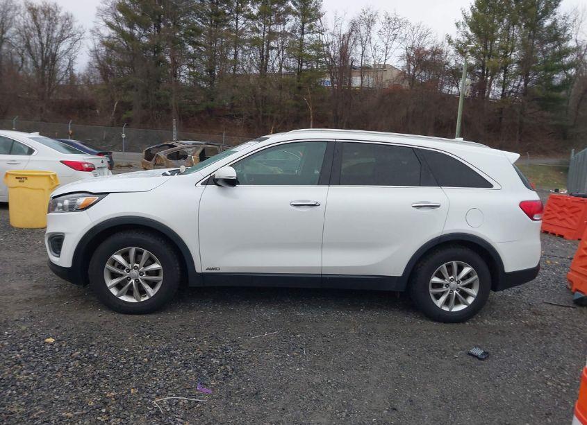 Photo 14 of 2016 Kia Sorento 2.4L LX (VIN 5XYPGDA36GG092617)