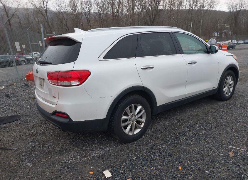 Photo 4 of 2016 Kia Sorento 2.4L LX (VIN 5XYPGDA36GG092617)