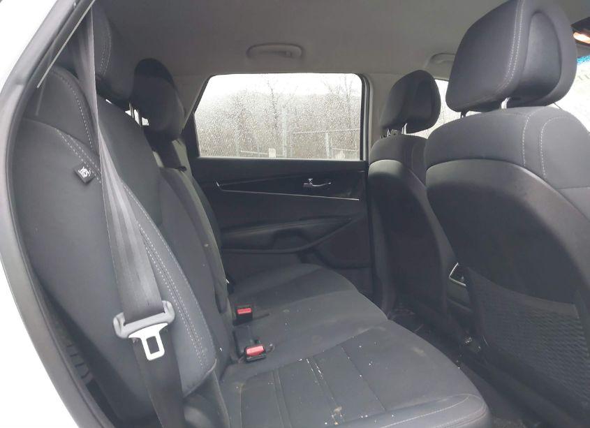 Photo 8 of 2016 Kia Sorento 2.4L LX (VIN 5XYPGDA36GG092617)