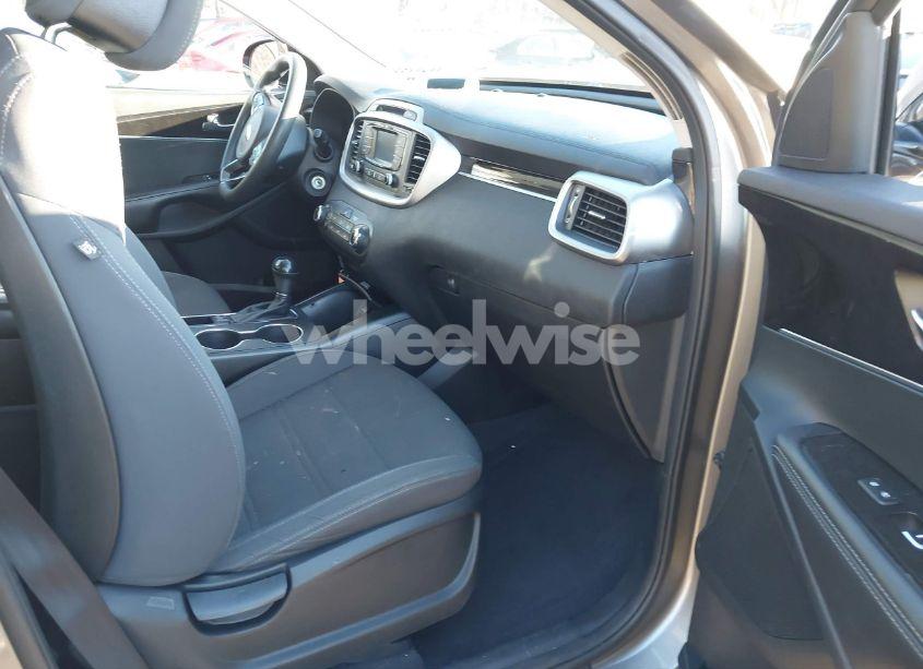 Photo 5 of 2016 Kia Sorento 2.4L LX (VIN 5XYPGDA36GG101686)