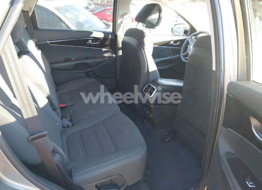 Photo 8 of 2016 Kia Sorento 2.4L LX (VIN 5XYPGDA36GG101686)