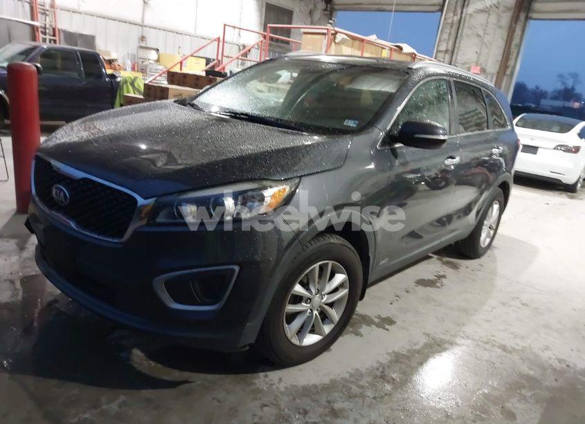 Photo 2 of 2016 Kia Sorento 2.4L LX (VIN 5XYPGDA36GG112848)