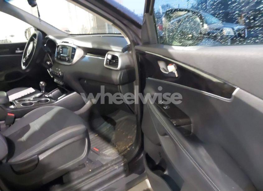 Photo 5 of 2016 Kia Sorento 2.4L LX (VIN 5XYPGDA36GG112848)