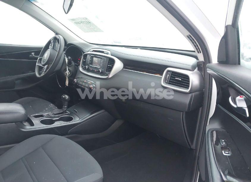 Photo 5 of 2016 Kia Sorento 2.4L LX (VIN 5XYPGDA36GG165811)